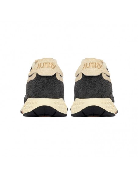 Sneaker Reelwind Low En Nylon Et Daim Peat Et Nut Homme Autry présentée portée de dos｜Magasin Homme Toulouse