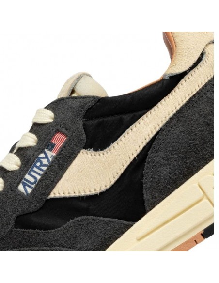 Sneaker Reelwind Low En Nylon Et Daim Peat Et Nut Homme Autry zoom sur le logo｜Magasin Homme Toulouse