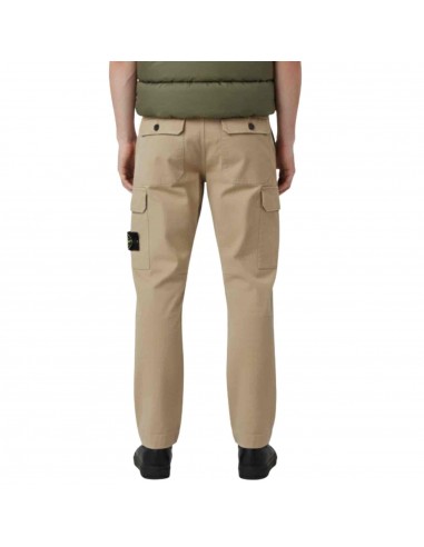 Pantalon Panama Cotton Old Effect Beige Stone Island présenté porté de dos|Boutique Homme Toulouse Pantalon Panama Cotton Old Effect Beige Stone Island présenté porté de dos|Boutique Homme Toulouse