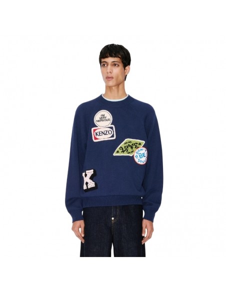 Pull brodé 'KENZO Badges' en laine et coton Bleu Marine Homme Kenzo présenté porté de face｜Boutique Homme Toulouse