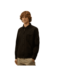 Surchemise Chrome-R Courte Sleeve Lens Noire Homme C.P Company présentée portée de face｜Magasin Homme Toulouse