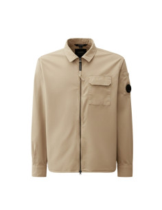 Surchemise Gabardine Zipped Gauze White Gauze White C.P Company présentée portée de face｜Magasin Homme Toulouse 2