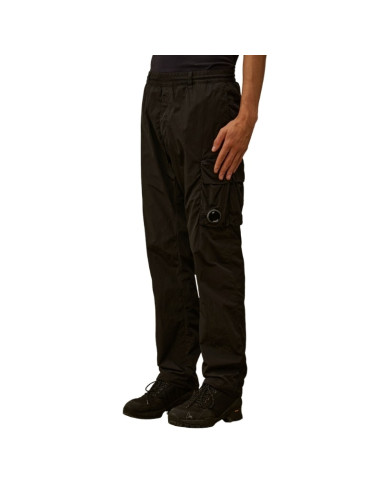 Pantalon Cargo Chrome-R Ergonomique Lens Noir Homme C.P Company présenté porté de face｜Boutique Homme Toulouse