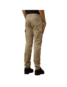 Pantalon Cargo Satin De Coton Stretch Dove Homme C.P Company présenté porté de face｜Boutique Homme Toulouse 2