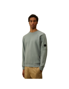 Sweatshirt Coton Diagonal Silver Blue Homme C.P Company présenté porté de face｜Boutique Homme Toulouse