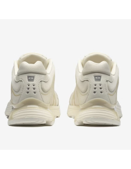 Sneaker XT-Whisper Vanilla Ice Almond Milk Homme Salomon présentée portée de dos｜Magasin Homme Toulouse