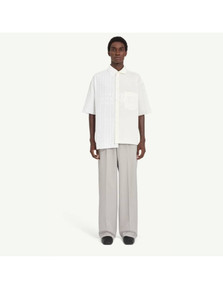 Chemise bicolore en popeline de coton Blanc Homme MM6 présentée portée de face｜Magasin Homme Toulouse