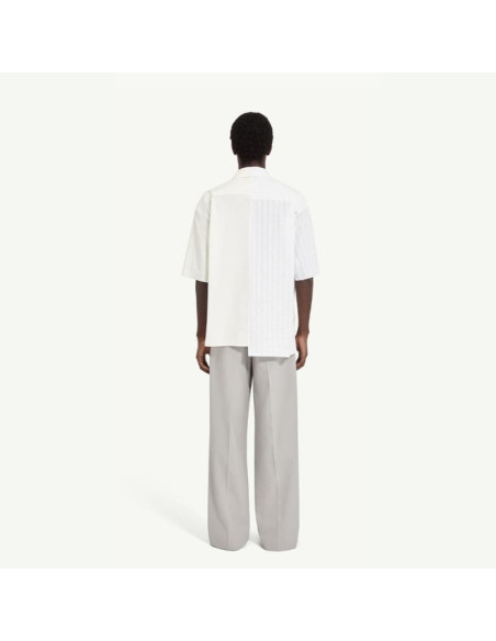Chemise bicolore en popeline de coton Blanc Homme MM6 présentée portée de dos｜Magasin Homme Toulouse