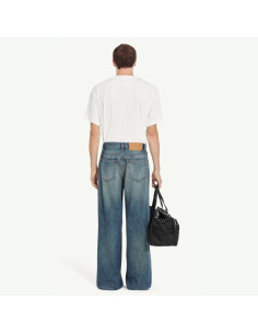 Jean Ample Bleu Homme MM6 présenté porté de face｜Boutique Homme Toulouse 2