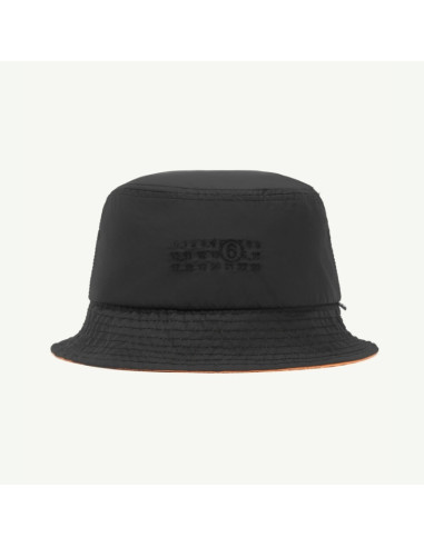 Bob En Nylon Noir Homme MM6 présenté porté de face｜Boutique Homme Toulouse