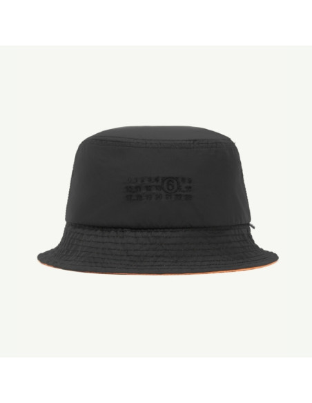 Bob En Nylon Noir Homme MM6 présenté porté de face｜Boutique Homme Toulouse