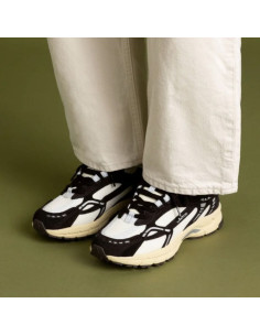 Sneakers The Re-Run Vintage Marron Homme The Mercer Brand présentées portées de face｜Magasin Homme Toulouse