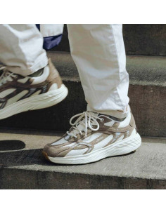 Sneakers The Re-Run Max Gris/Taupe Homme The Mercer Brand présentées portées de face｜Magasin Homme Toulouse