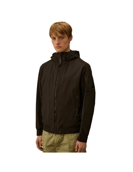 Shell-R Hooded Lens Jacket Noir Homme C.P Company présentée portée de face｜Magasin Homme Toulouse