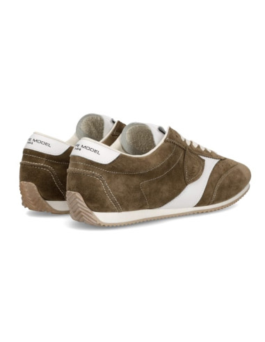 Sneaker Planche Tabac Homme Philippe Model présentée portée de dos｜Magasin Homme Toulouse