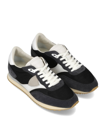 Baskets Blville Noir et Blanc Homme Philippe Model présentée portée de face｜Magasin Homme Toulouse