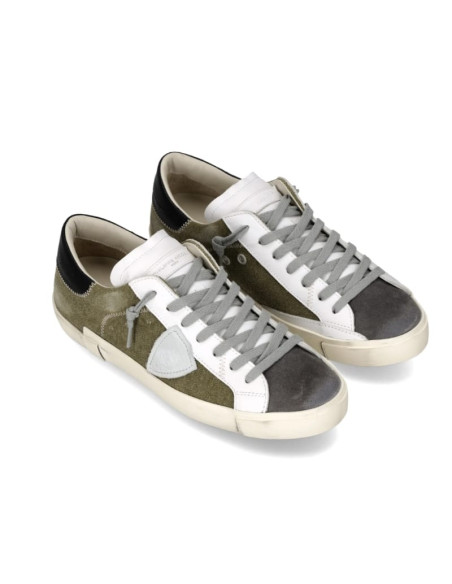 Sneaker Prsx Vert Militaire et Gris Homme Philippe Model présentée portée de face｜Magasin Homme Toulouse