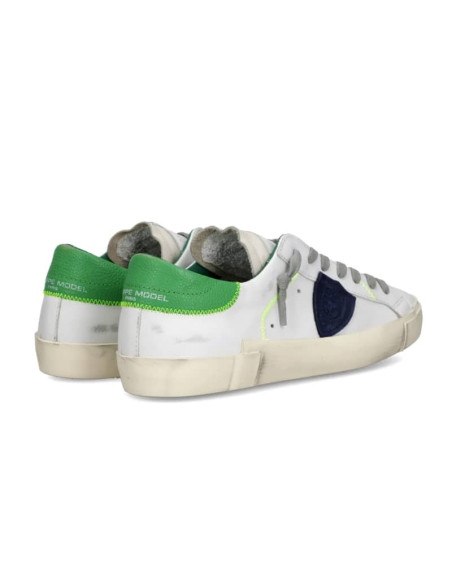 Sneaker Prsx Blanc Vert et Bleu Homme Philippe Model présentée portée de dos｜Magasin Homme Toulouse