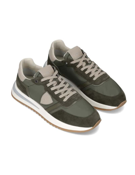 Sneaker Tropez 2.1 Vert Militaire et Gris Anthracite Homme Philippe Model présentée portée de face｜Magasin Homme Toulouse