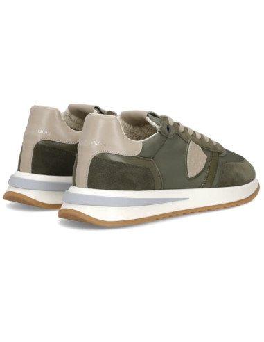 Sneaker Tropez 2.1 Vert Militaire et Gris Anthracite Homme Philippe Model présentée portée de dos｜Magasin Homme Toulouse