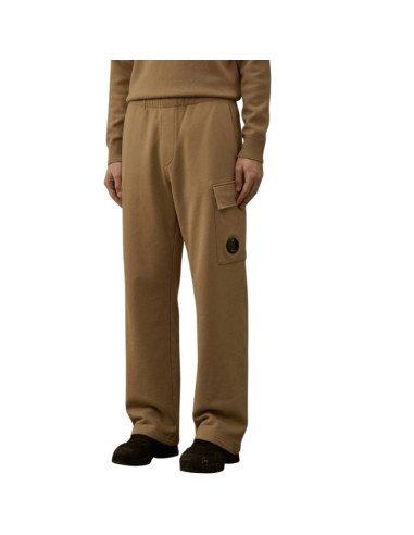 Jogging Cargo Diagonal Raised Fleece Dove Homme C.P Company présenté porté de face|Boutique Homme Toulouse Jogging Cargo Diagonal Raised Fleece Dove Homme C.P Company présenté porté de face|Boutique Homme Toulouse