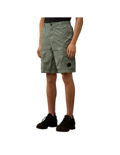 Bermuda Cargo Chrome-R Lens Boxy Silver Blue Homme C.P Company présenté porté de face｜Boutique Homme Toulouse