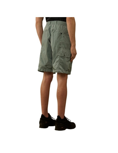 Bermuda Cargo Chrome-R Lens Boxy Silver Blue Homme C.P Company présenté porté de dos｜Boutique Homme Toulouse