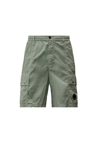 Bermuda Cargo Chrome-R Lens Boxy Silver Blue Homme C.P Company présenté de face｜Boutique Homme Toulouse