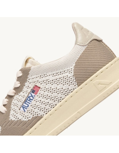Sneakers Medalist Easeknit Low Mesh Ivoire et Pelican Homme Autry présentés de face｜Boutique Homme Toulouse