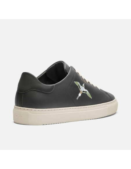 Sneakers Clean 90 B Bird Off Black et Off White Homme Axel Arigato présentés portés de profil｜Boutique Homme Toulouse