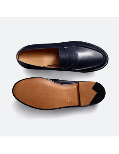 Chaussure De Ville Mocassin 180 Box Bleu Homme J.M Weston présentée portée de dos｜Magasin Homme Toulouse