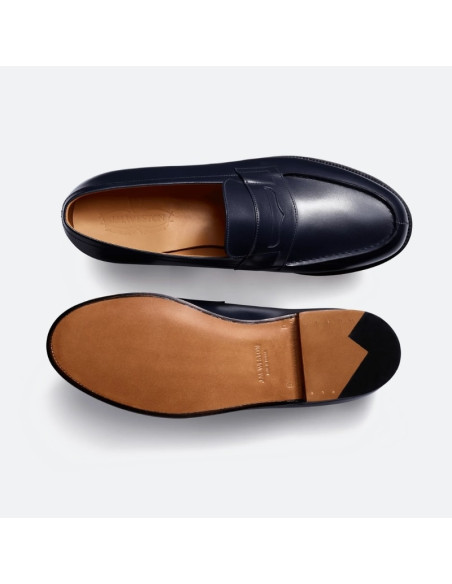 Chaussure De Ville Mocassin 180 Box Bleu Homme J.M Weston présentée portée de dos｜Magasin Homme Toulouse