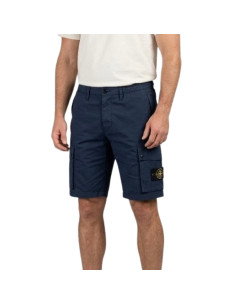 Bermuda Cargo Coton Bio Bleu Marine Homme Stone Island présenté porté de face｜Boutique Homme Toulouse