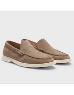 Mocassins En Cuir Suédé Avec Logo Gravé En Creux Beige Homme BOSS présentés portés de face｜Boutique Homme Toulouse