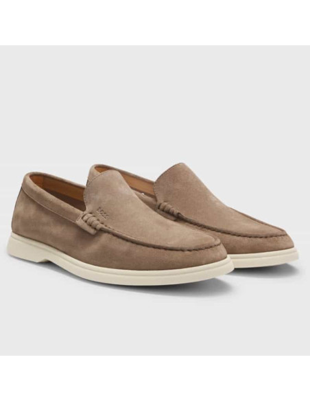 Mocassins En Cuir Suédé Avec Logo Gravé En Creux Beige Homme BOSS présentés portés de face｜Boutique Homme Toulouse