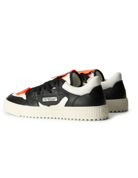 Sneakers Low Top 3.0 Off Court Noir & Blanc Homme Off White présenté porté de dos｜Boutique Homme Toulouse