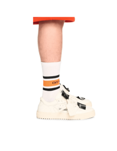 Sneakers Basses 3.0 Court Blanc & Noir Homme Off White présentées portées de face｜Magasin Homme Toulouse