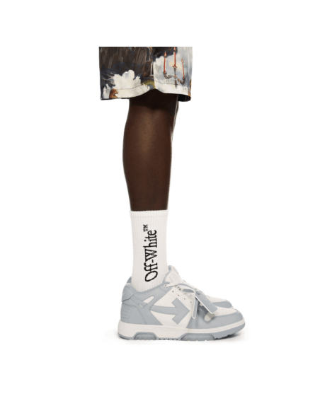 Sneakers Out Of Office Gris Homme Off White présentées portées de face｜Magasin Homme Toulouse