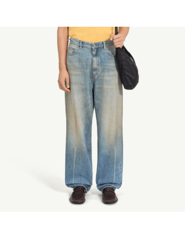 Jean Droit Bleu Homme MM6 présenté porté de face｜Boutique Homme Toulouse