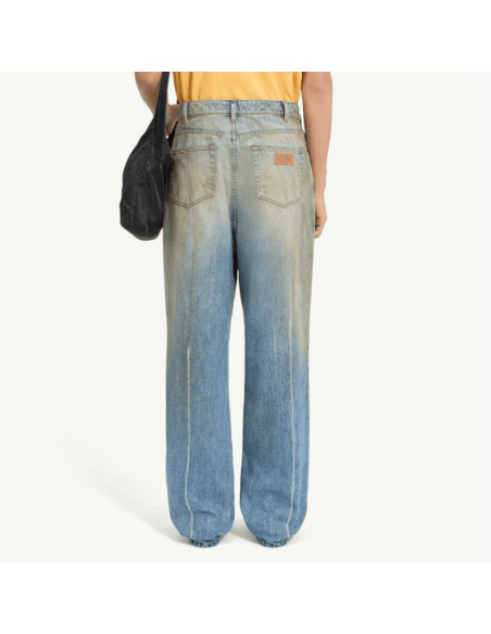 Jean Droit Bleu Homme MM6 présenté porté de dos｜Boutique Homme Toulouse