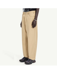 Pantalon Trench En Coton Rose Beige Homme MM6 présenté porté de face｜Boutique Homme Toulouse 2