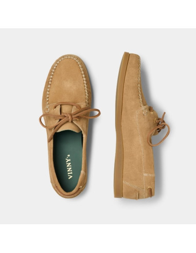 Chaussure de ville Boatman Beige Homme Vinny's présentée portée de haut｜Magasin Homme Toulouse