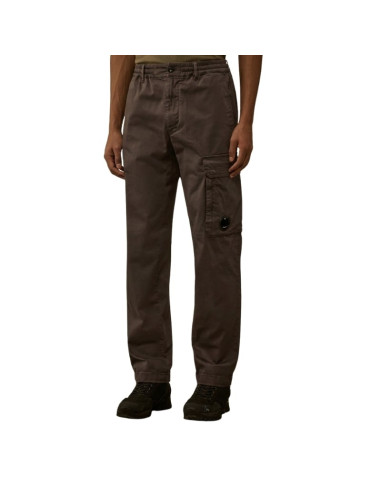 Pantalon Cargo Regular Stretch Sateen Gunmetal Homme Cp Company présenté porté de face｜Boutique Homme Toulouse