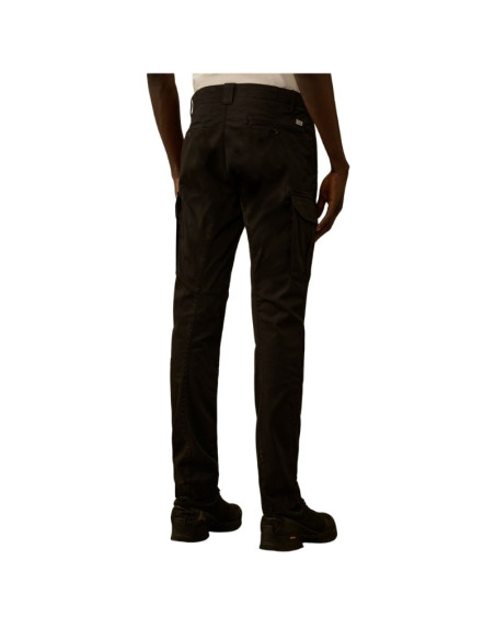 Pantalon cargo Stretch Sateen Ergonomic Lens Noir Homme Cp Company présenté porté de dos｜Boutique Homme Toulouse
