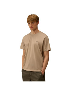 T-Shirt 30/1 Jersey Short Sleeve Goggle Beige Homme Cp Company présenté porté de face｜Boutique Homme Toulouse
