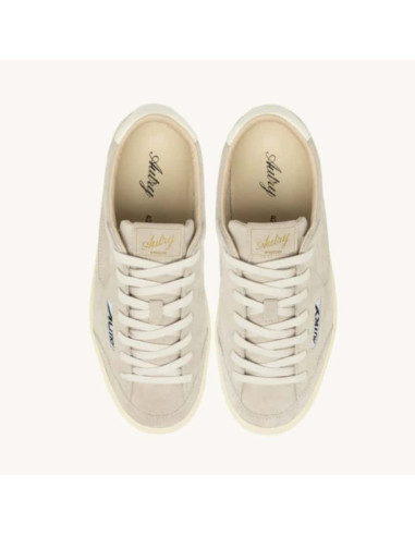 Sneakers Windscape Low En Daim Rock Et Marshmallow Homme Autry présenté porté de haut|Boutique Homme Toulouse Sneakers Windscape Low En Daim Rock Et Marshmallow Homme Autry présenté porté de haut|Boutique Homme Toulouse