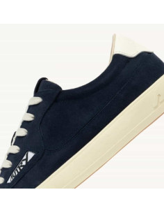 Sneakers Windscape Low En Daim Daim Navy Et Marshmallow Homme Autry présenté porté de face｜Boutique Homme Toulouse 2
