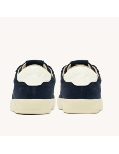 Sneakers Windscape Low En Daim Daim Navy Et Marshmallow Homme Autry présenté porté de dos|Boutique Homme Toulouse Sneakers Windscape Low En Daim Daim Navy Et Marshmallow Homme Autry présenté porté de dos|Boutique Homme Toulouse