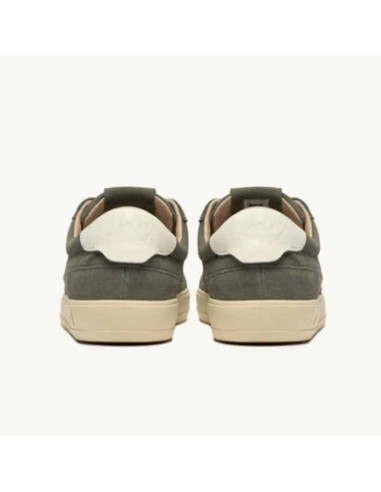 Sneakers Windscape Low En Daim Smoked Green Et Marshmallow Homme Autry présentés portés de dos｜Boutique Homme Toulouse