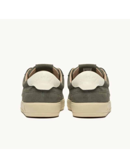 Sneakers Windscape Low En Daim Smoked Green Et Marshmallow Homme Autry présentés portés de dos｜Boutique Homme Toulouse